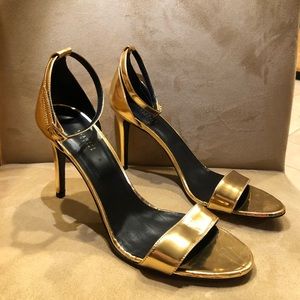 *NWOT*Barneys New York gold patent leather sandals